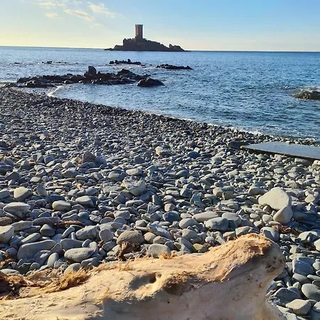 בית נופש La Casita Du Dramont 83530 *