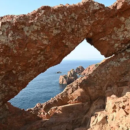 בית נופש La Casita Du Dramont 83530 *